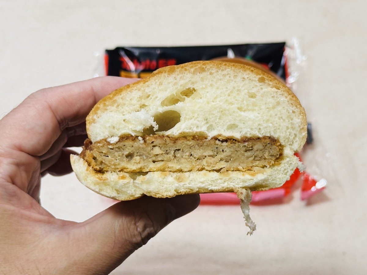 ファミリーマート 暴君ハバネロメンチカツバーガー 021.