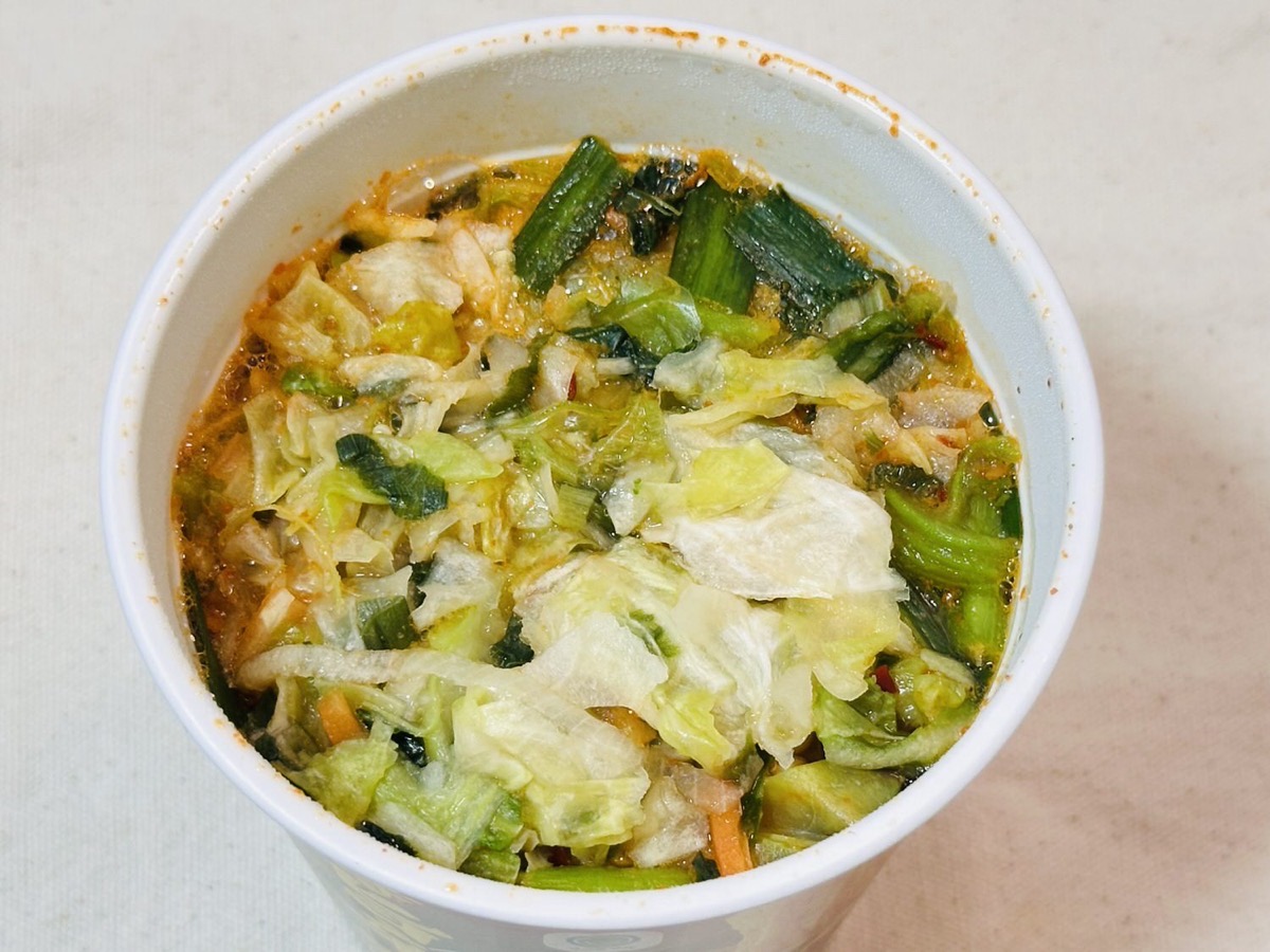 ファミリーマート 6種の野菜を使用 旨辛味噌 激辛 010.