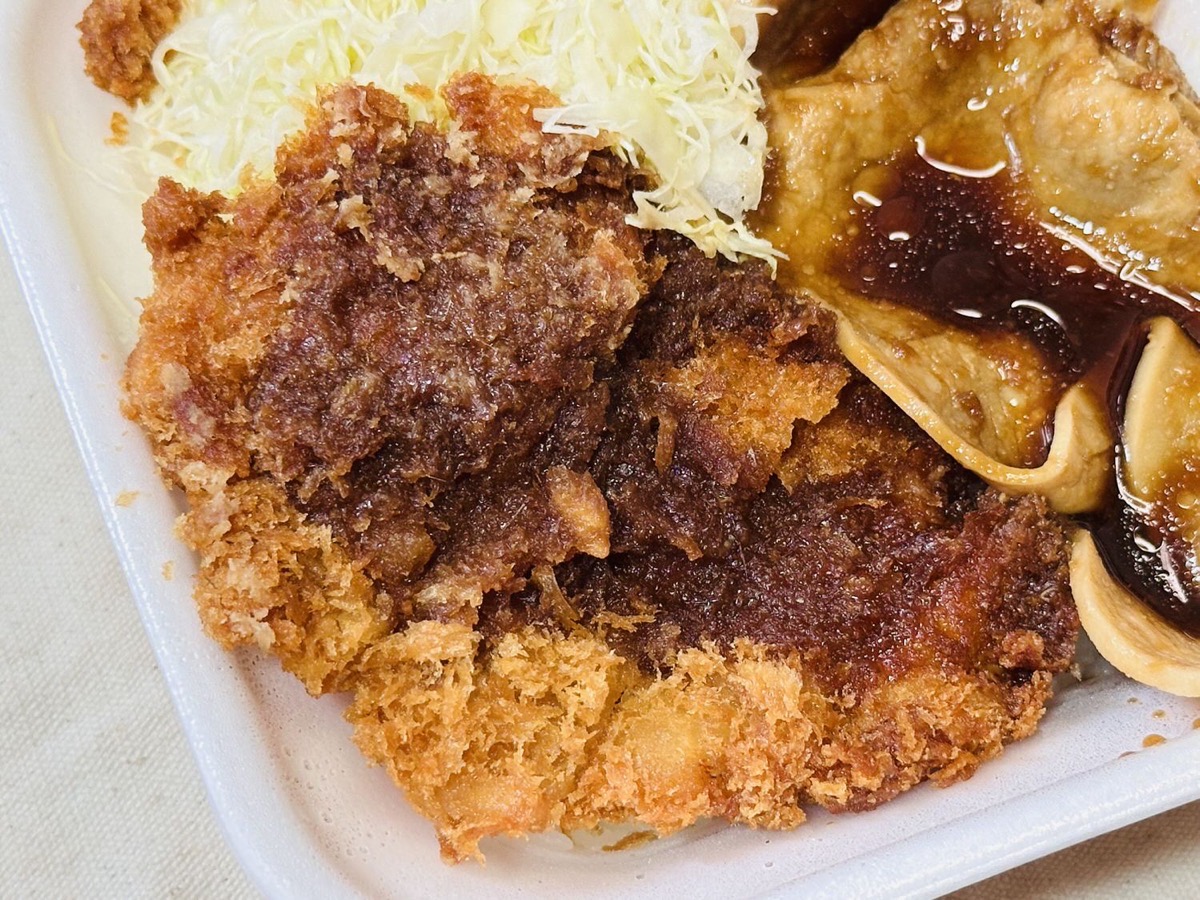 かつや 大判豚の生姜焼きとチキンカツの合い盛り 013.