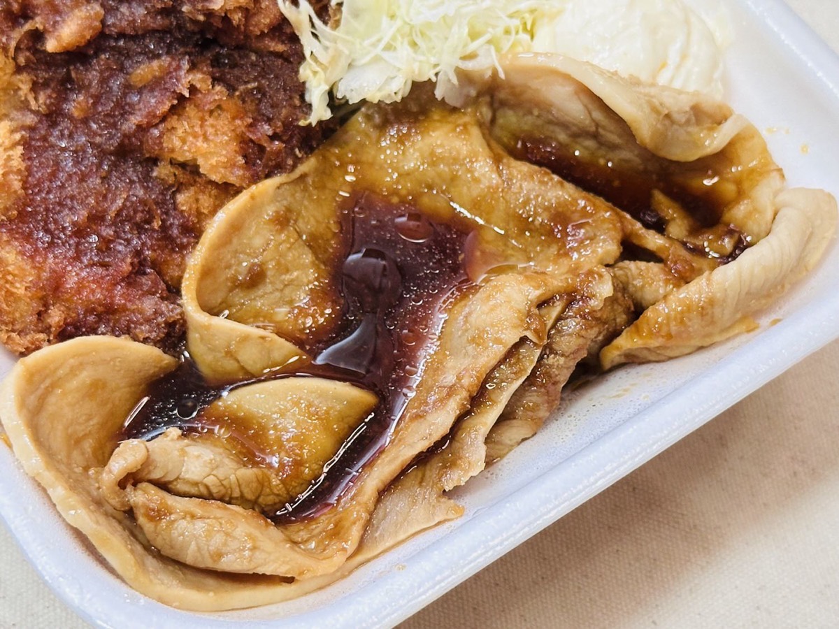 かつや 大判豚の生姜焼きとチキンカツの合い盛り 014.