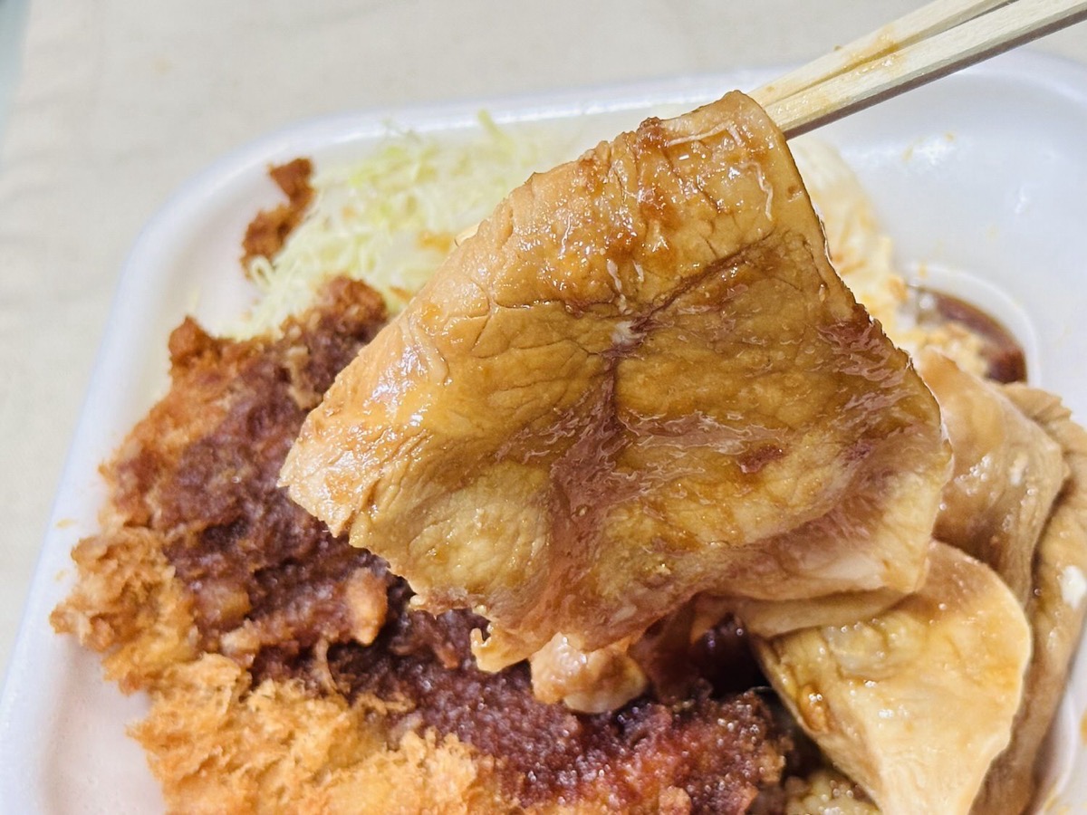 かつや 大判豚の生姜焼きとチキンカツの合い盛り 018.