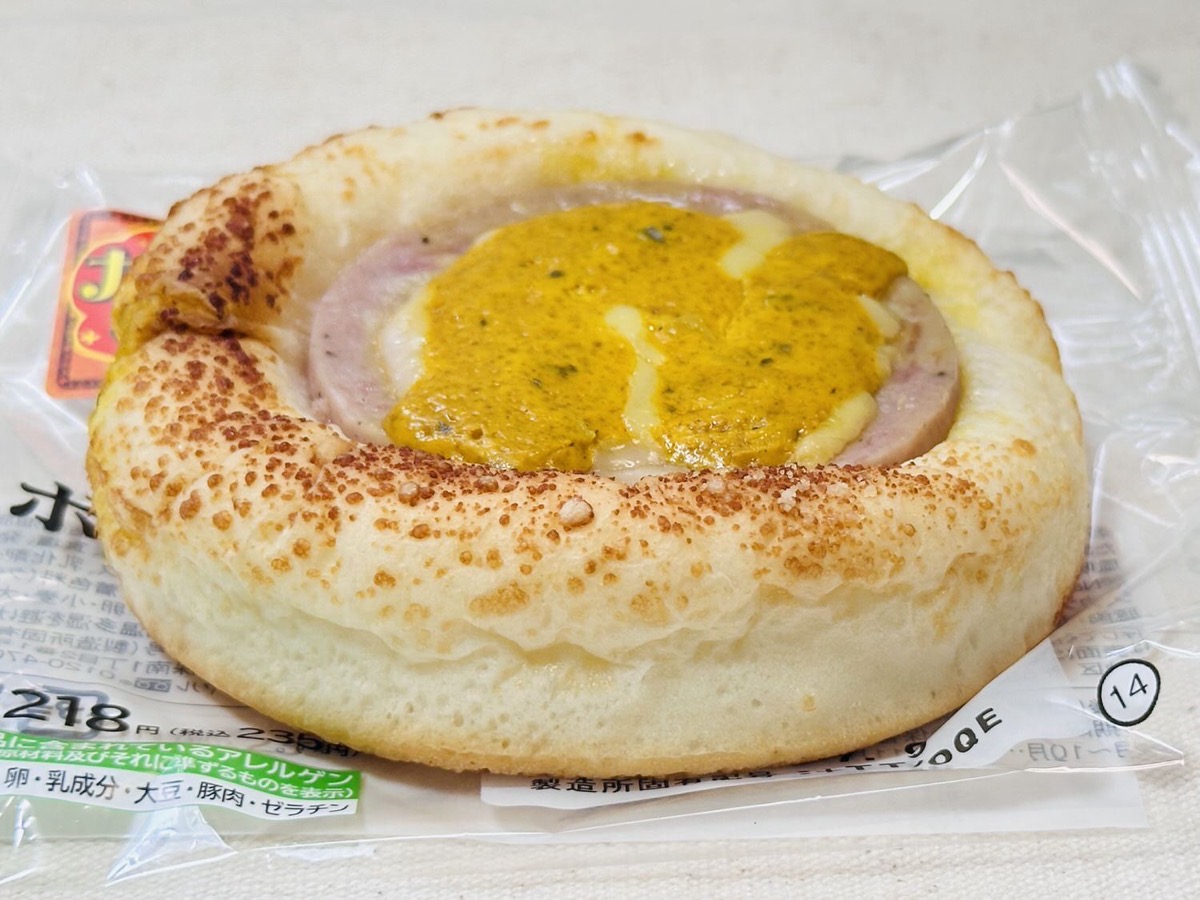 ローソン チーズとカレーのボロニアソーセージパン 013.