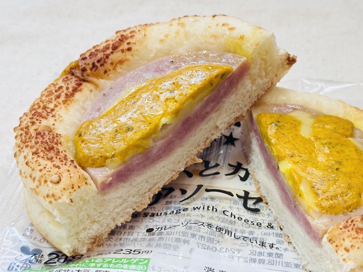 ローソン チーズとカレーのボロニアソーセージパン 017.