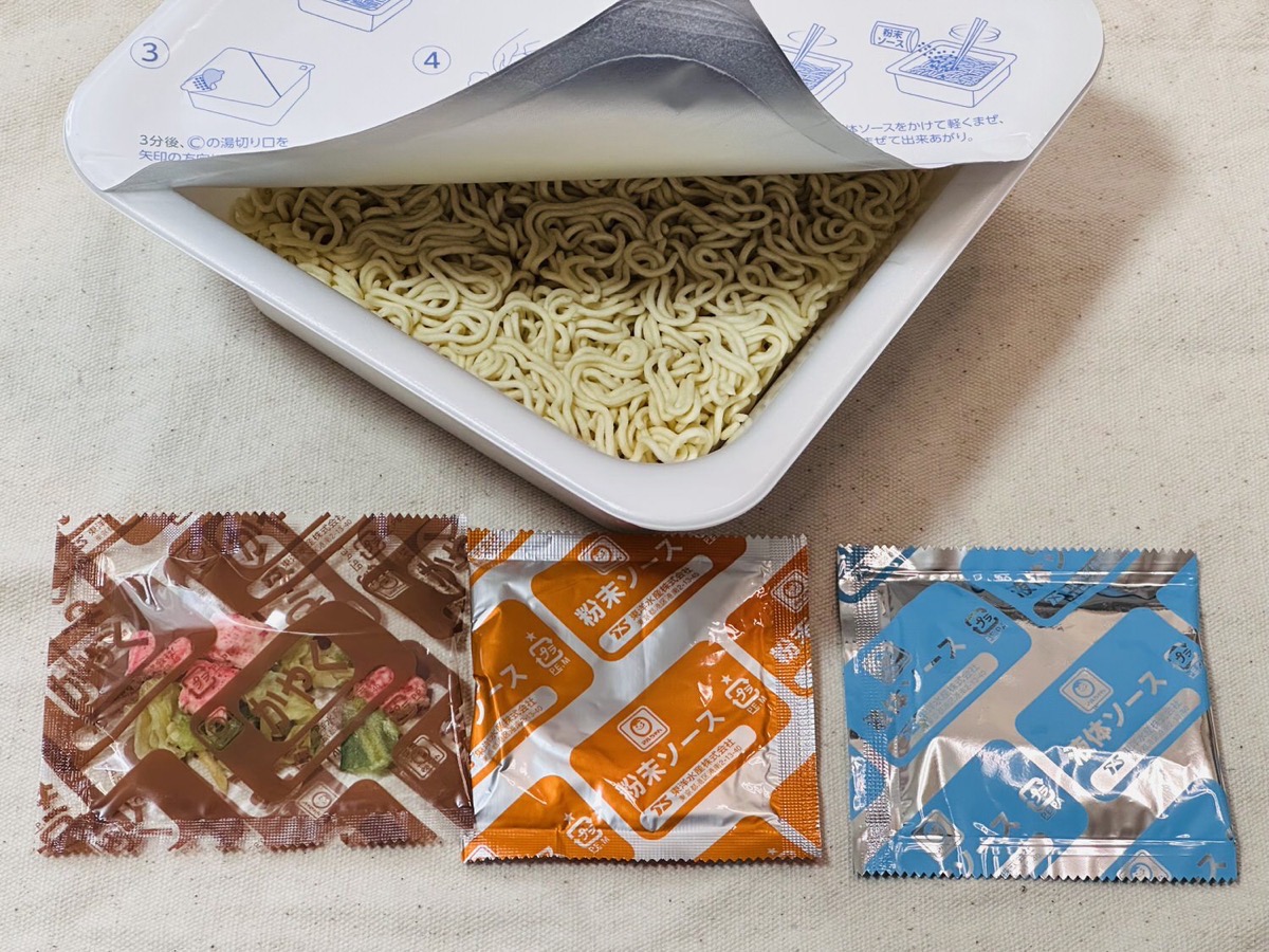 ローソン 麺大盛り シーフード味焼そば 008.
