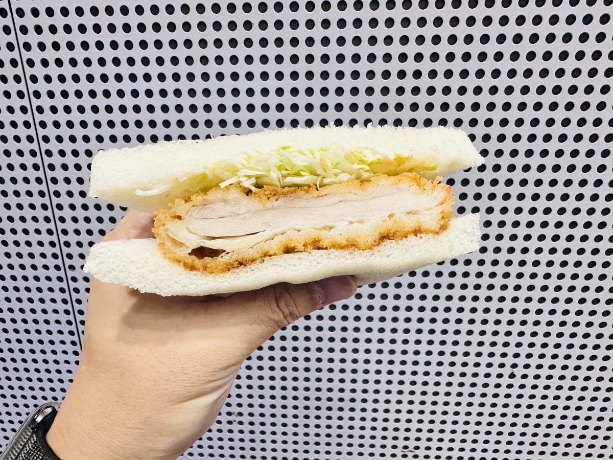 セブンイレブン たれチキンカツサンド 007.