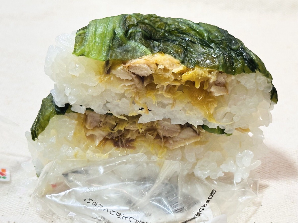 セブンイレブン 高菜で巻いた 焼き鯖の寿司 012.