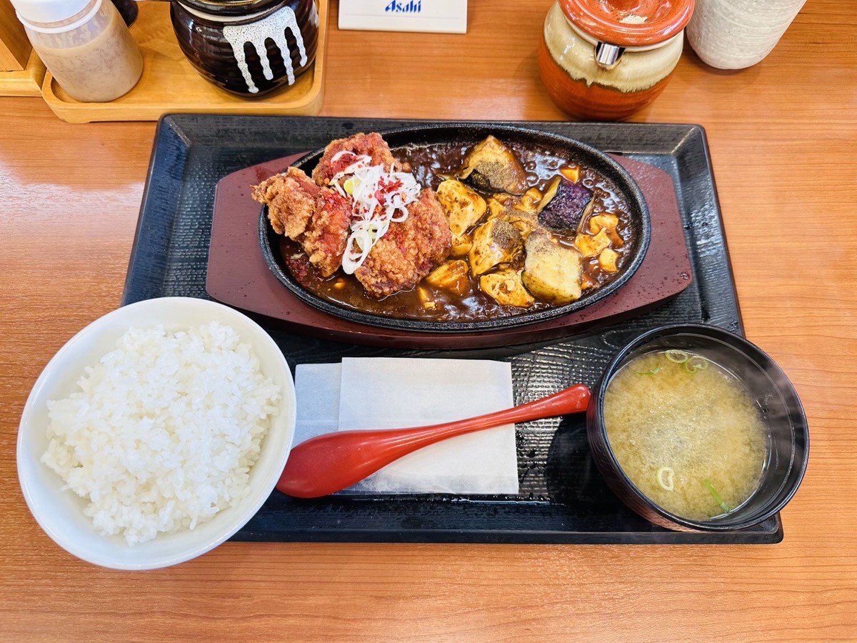 からやま 旨辛にんにくからあげの鉄板麻婆定食 003.