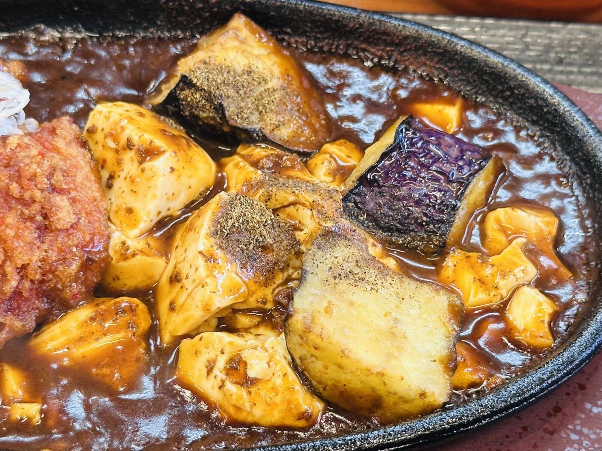 からやま 旨辛にんにくからあげの鉄板麻婆定食 006.