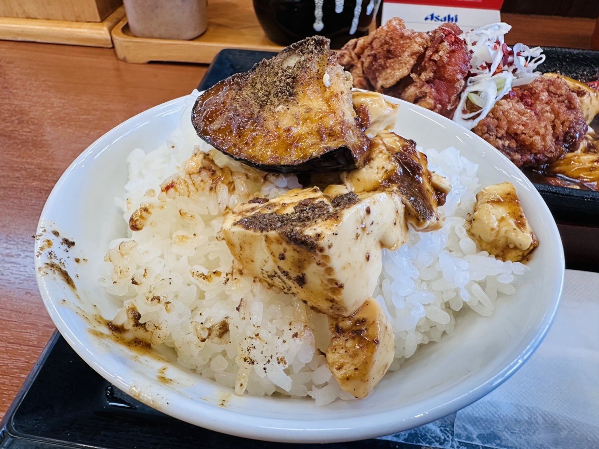 からやま 旨辛にんにくからあげの鉄板麻婆定食 009.