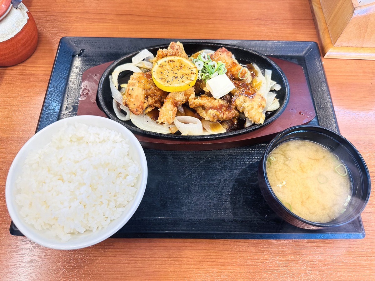 からやま 黒胡椒とり天のレモンステーキ定食 003.