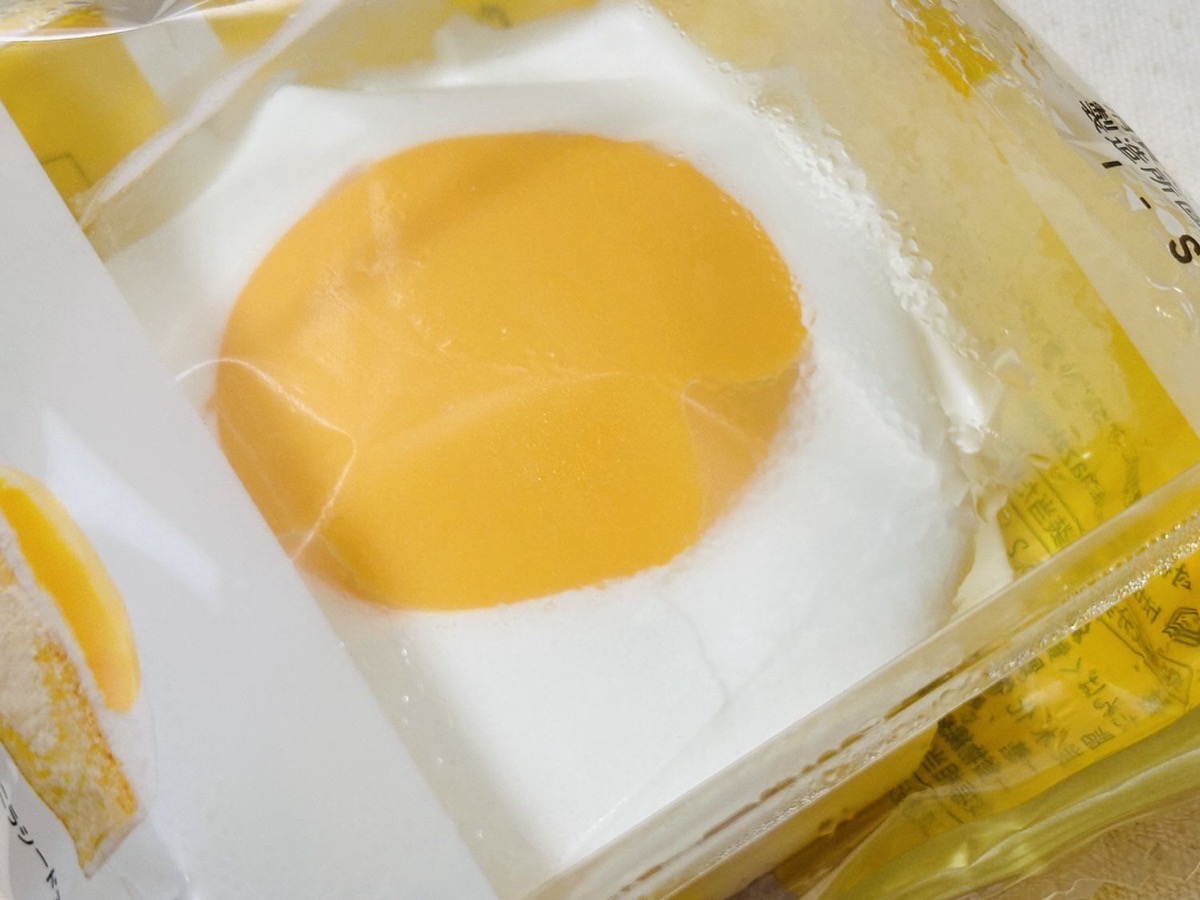 ローソン とろける月見パンケーキ 003.