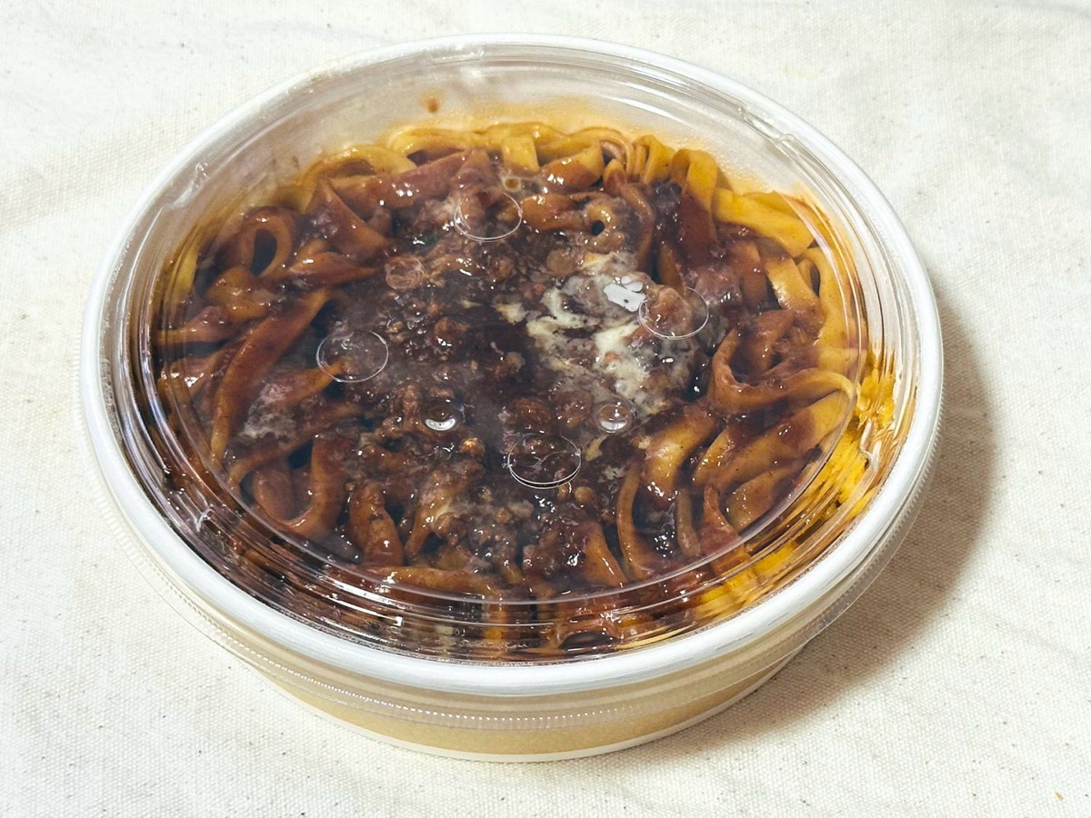 セブンイレブン もっちもち生パスタ 濃厚ボロネーゼ 013.