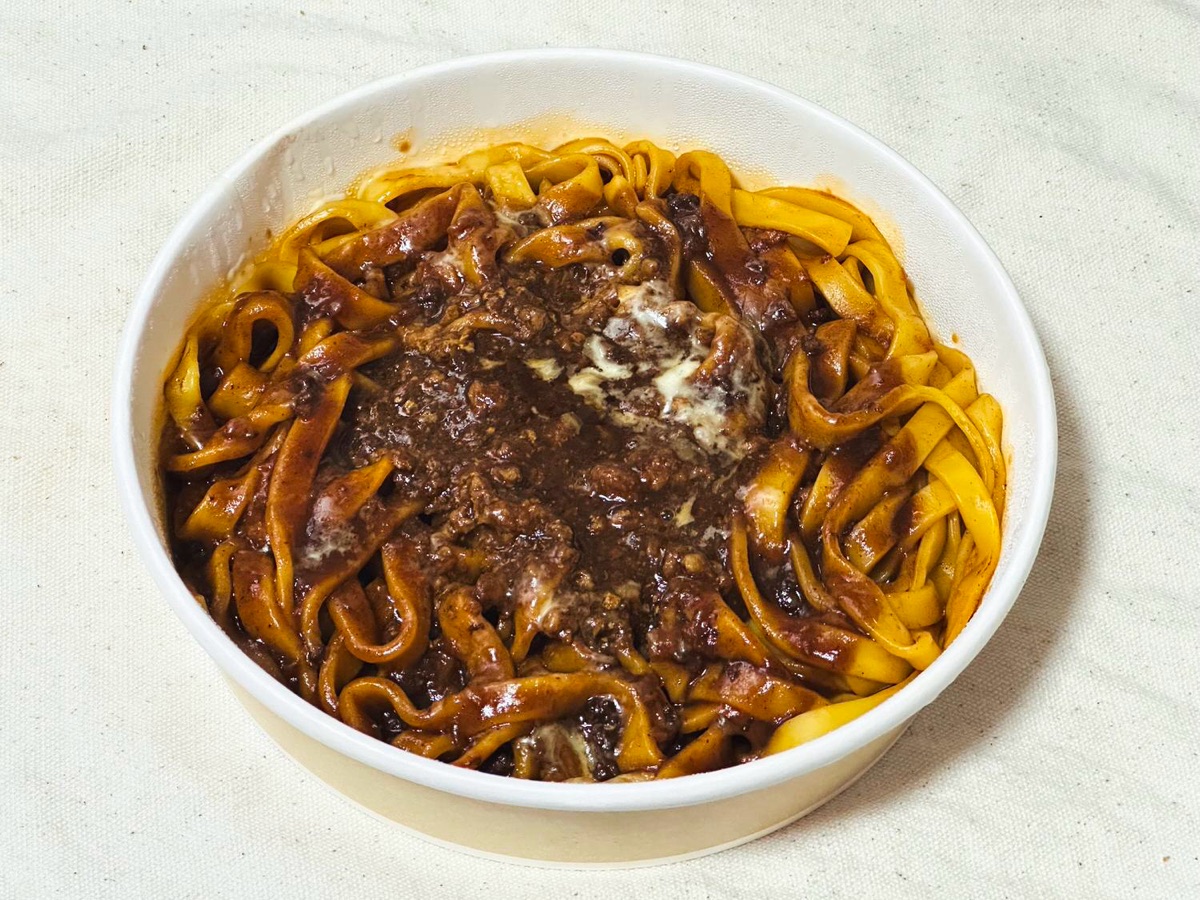 セブンイレブン もっちもち生パスタ 濃厚ボロネーゼ 018.