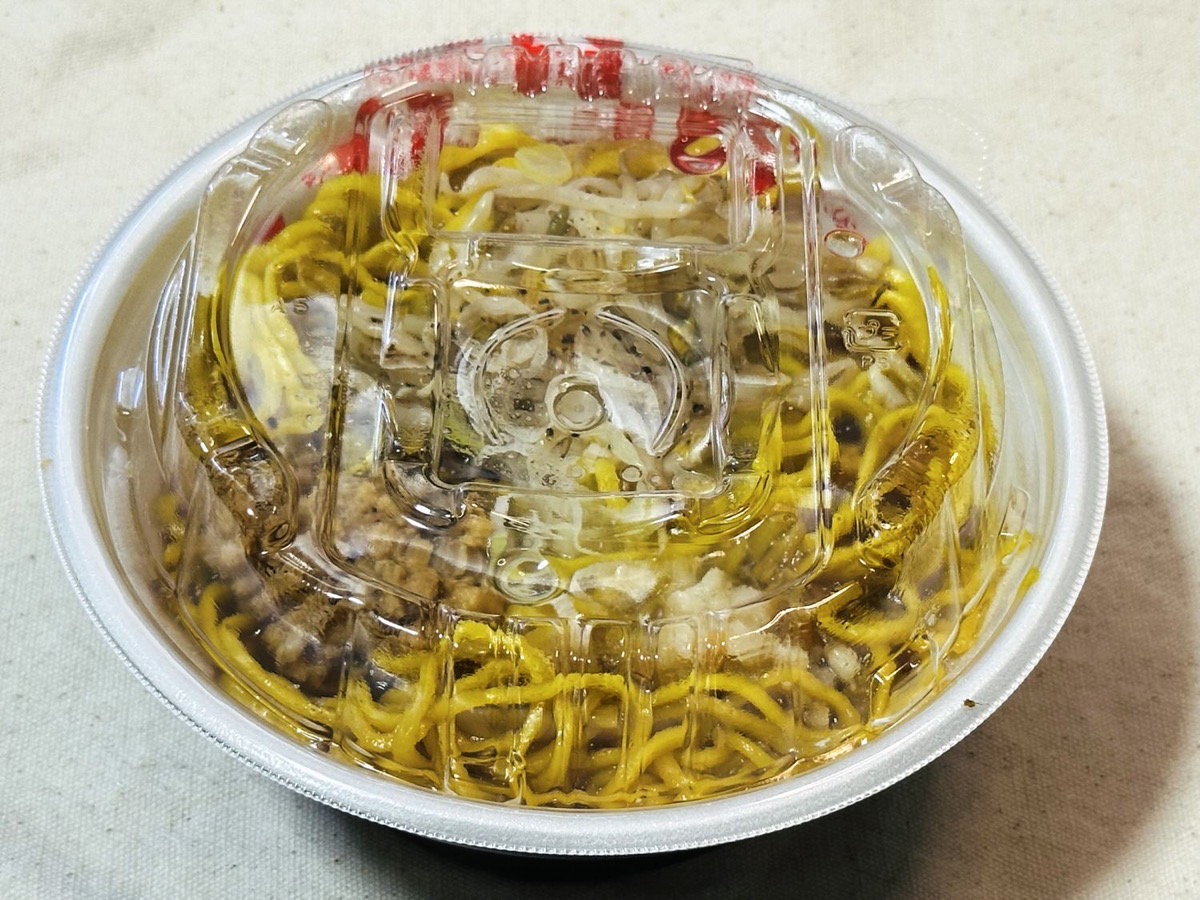 ファミマ SUSURU TV.監修 北ノ醤油チーホー北ノ醤油ラーメン 011.