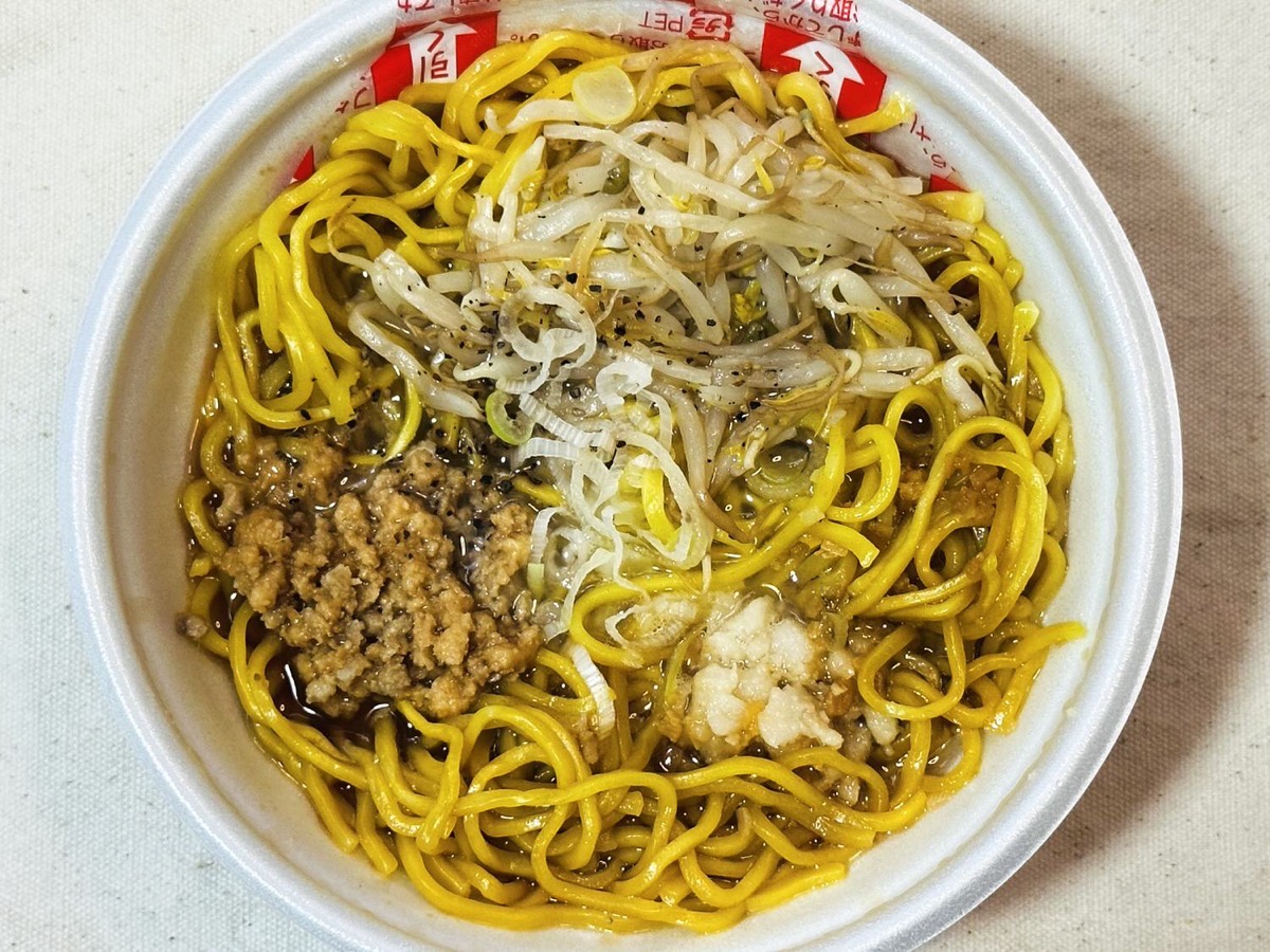 ファミマ SUSURU TV.監修 北ノ醤油チーホー北ノ醤油ラーメン 013.