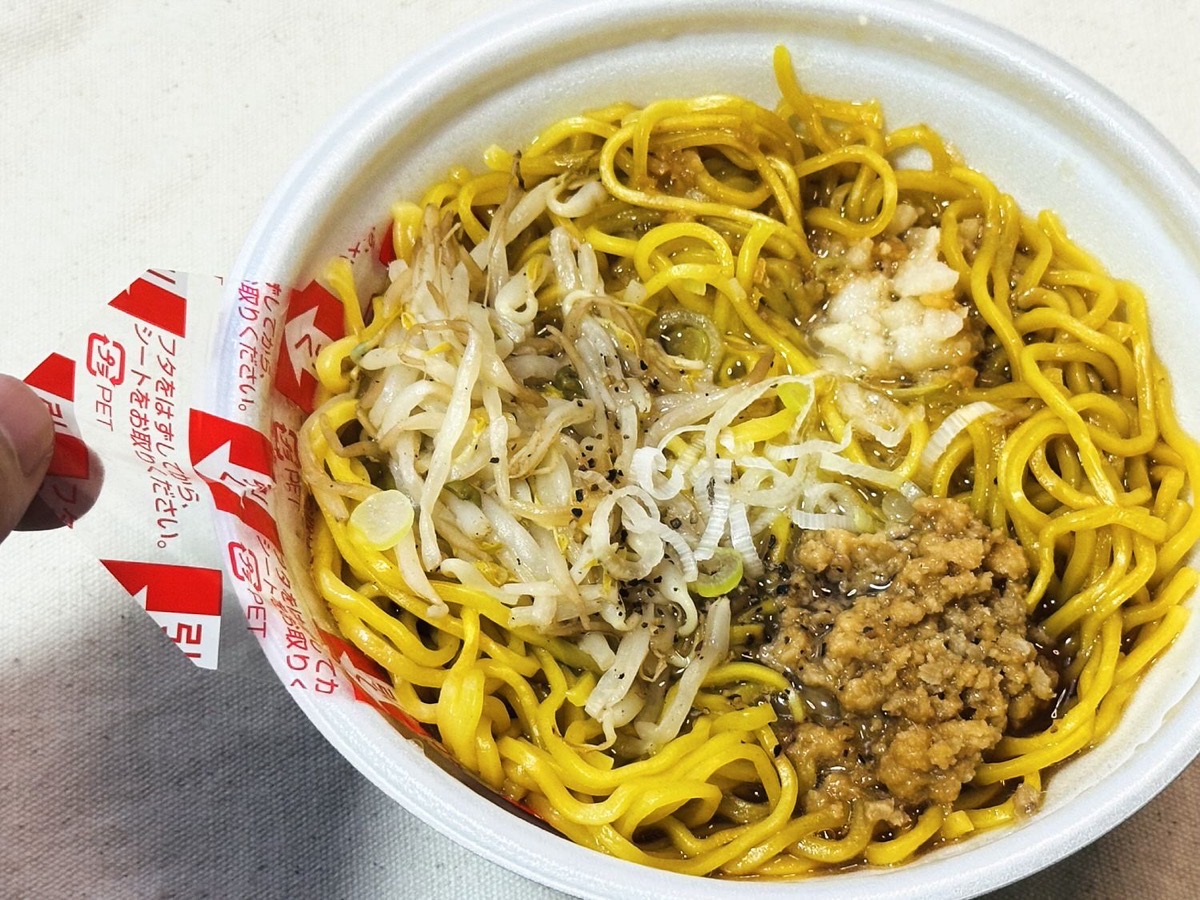 ファミマ SUSURU TV.監修 北ノ醤油チーホー北ノ醤油ラーメン 015.